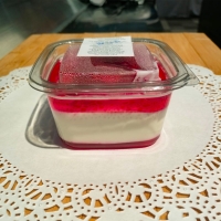 Десерт творожно-ягодный, 2-х слойный: 200гр